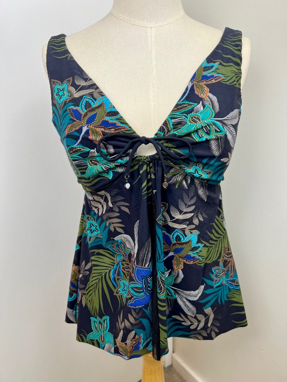 Amoressa Tankini Top size 12 Tropical Print Charm Detail Slimming Beach Vacation